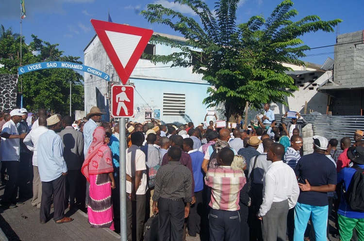image Crise dans l’enseignement public  / Une marche pacifique interdite, les enseignants se replient au lycée